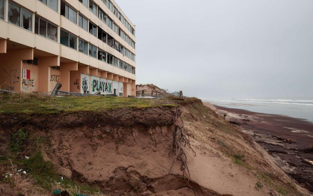NORD MEDOC Les plages sapées par les tempêtes
